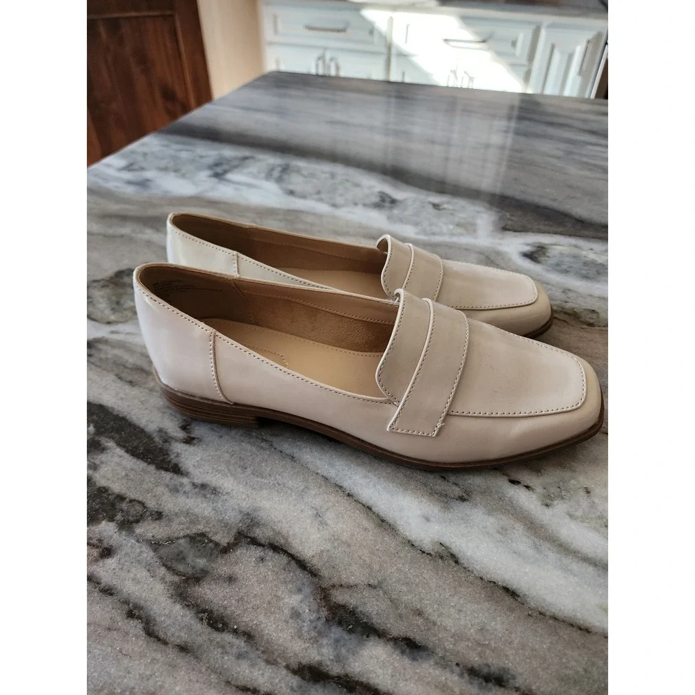 NIB Liz Claiborne LC Jansey Birch Beige Square Toe Penny Loafers Womens 9 M